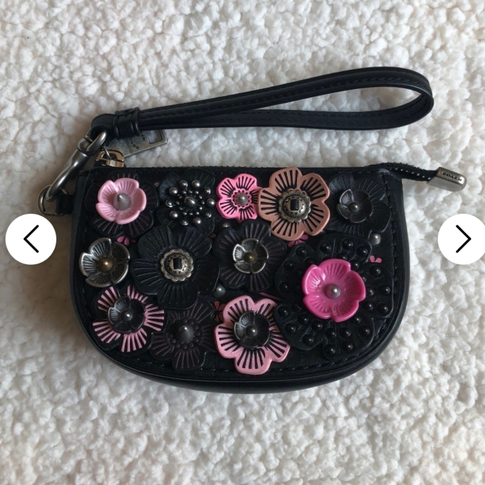 ISO !!!! Looking for this !!! Coach tea rose wristlet small ! DO NOT BUY